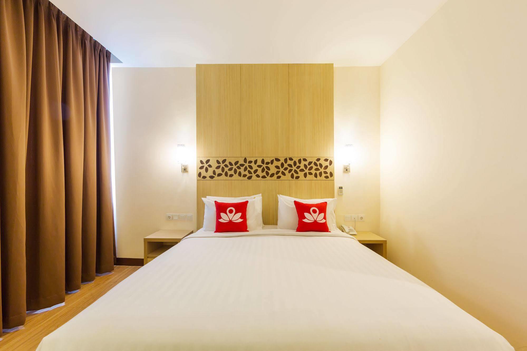 Zen Rooms Kuta Tuban Suites Luaran gambar