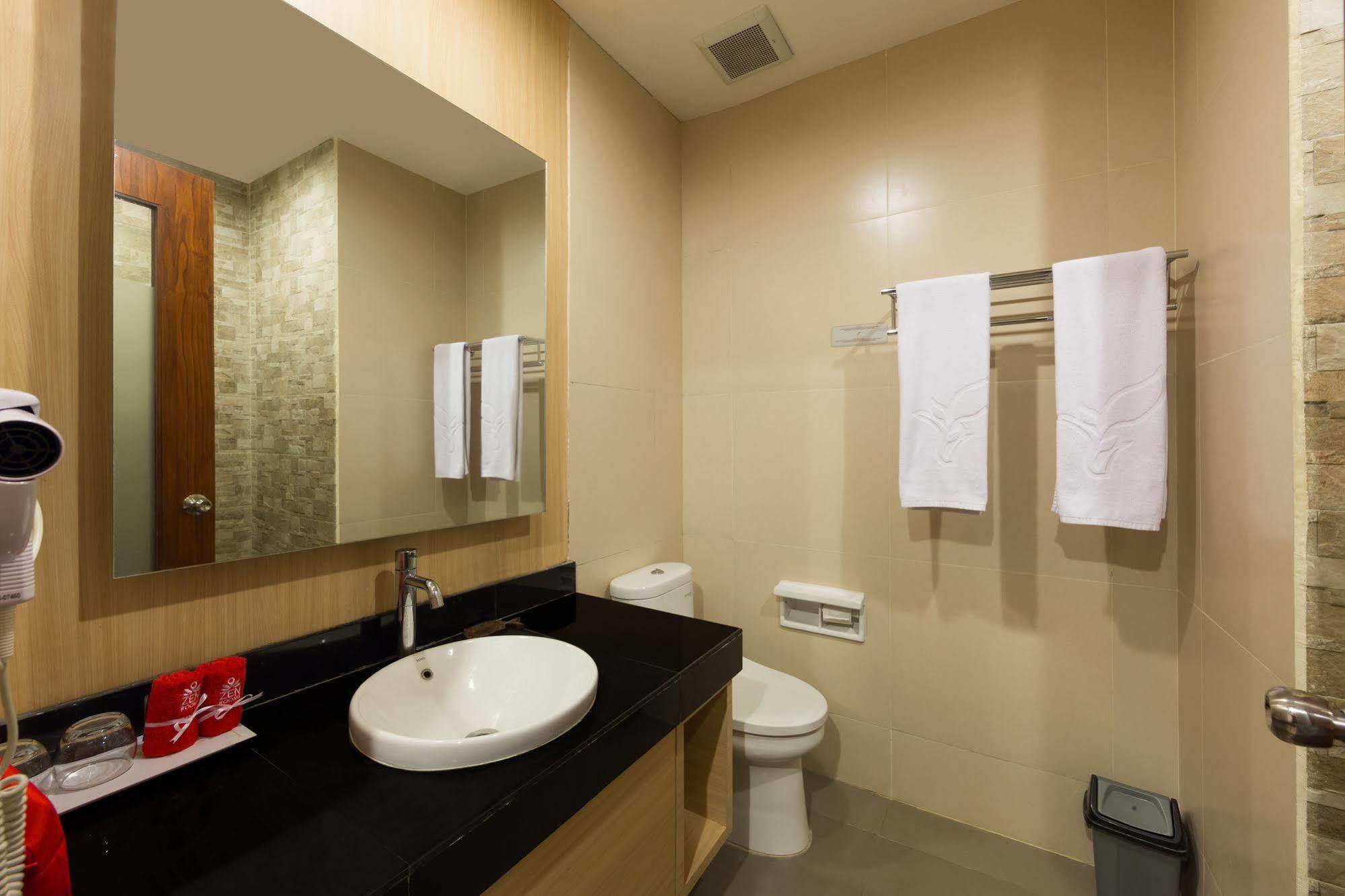 Zen Rooms Kuta Tuban Suites Luaran gambar