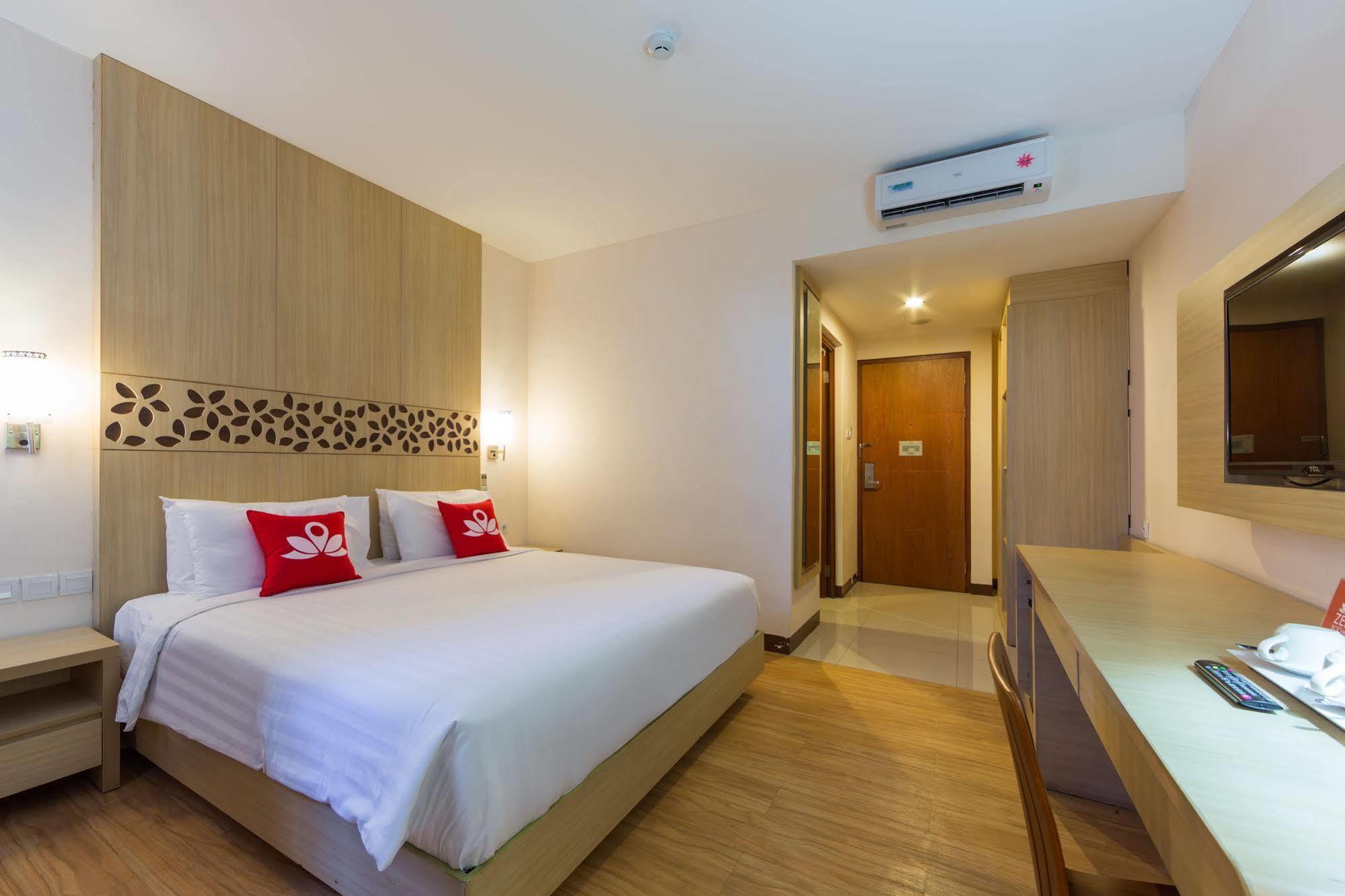 Zen Rooms Kuta Tuban Suites Luaran gambar