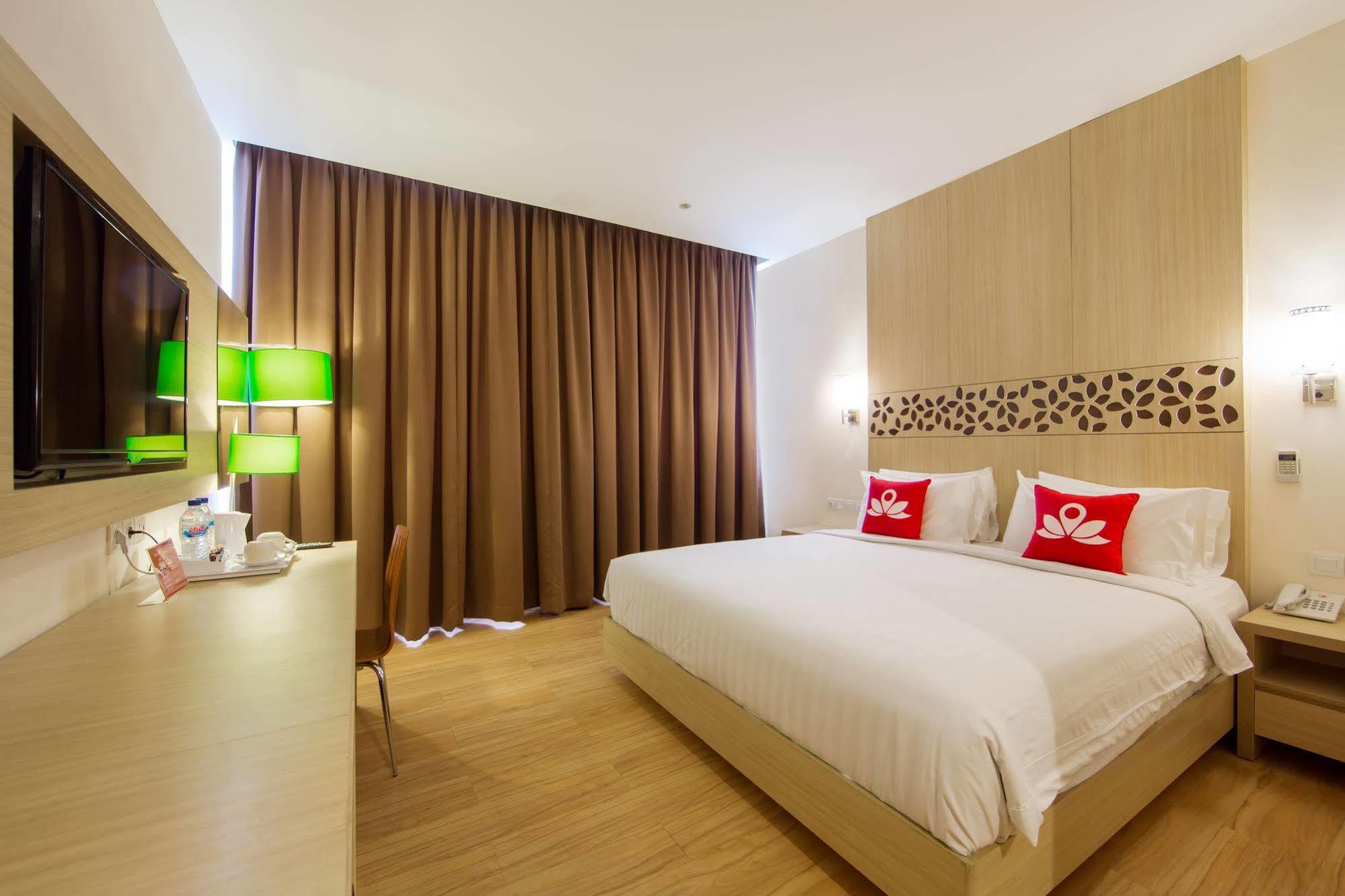 Zen Rooms Kuta Tuban Suites Luaran gambar